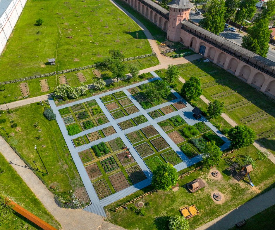 Land and Plot for Sale in Noida & Delhi